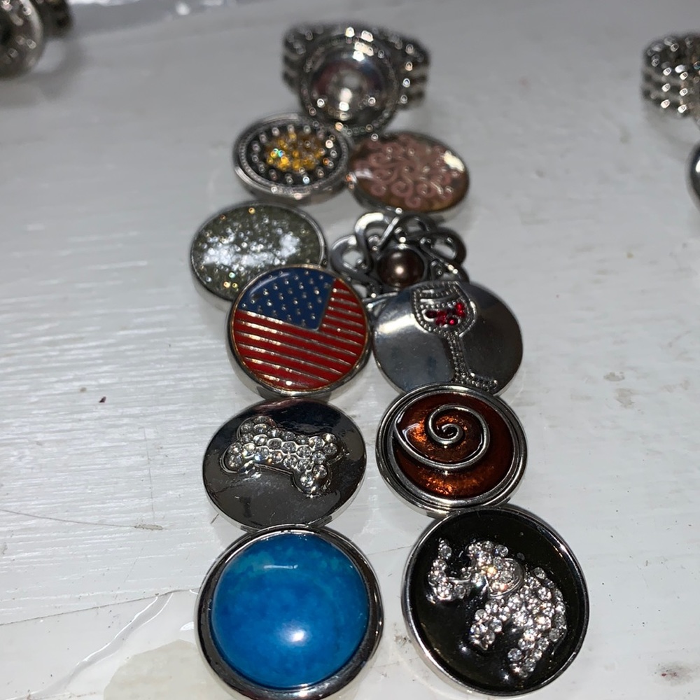 One silver tone polished stretch band snap ring with 10 snaps.  NWOT
